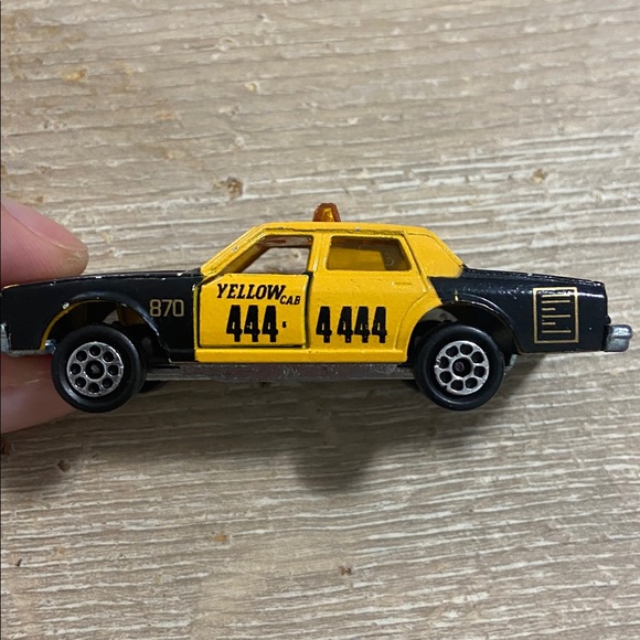 Majorette Chevrolet Impala Yellow Taxi Cab #240 - Picture 3 of 6